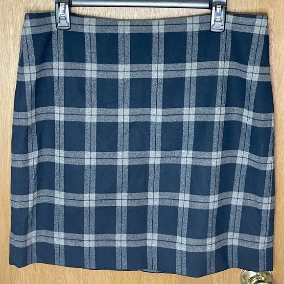 Banana Republic plaid skirt - Picture 1 of 4